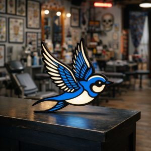 Tattoo Lightbox Bluebird Swallow – LED Wandlamp met Tattoo Zwaluwoverzicht – Origineel Cadeau voor Tattoo Artist of Studio Decoratie